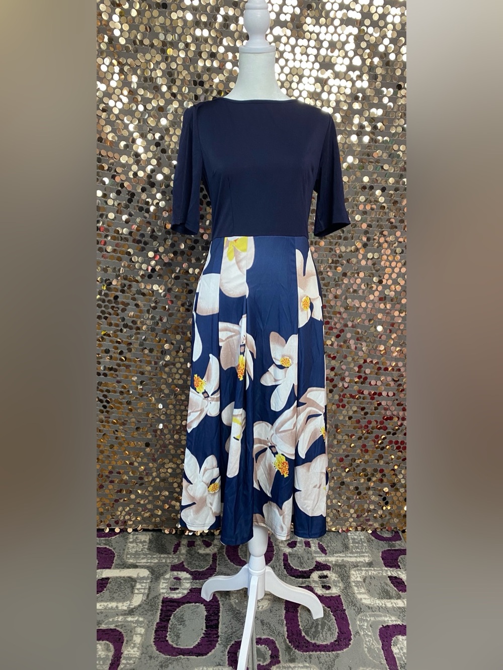 Navy blue floral midi dress with pockets and short sleeve size medium #1533